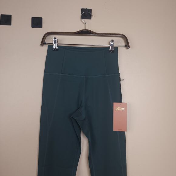 Girlfriend Collective Compressive High-Rise Legging in Moss Size S - Picture 3 of 8